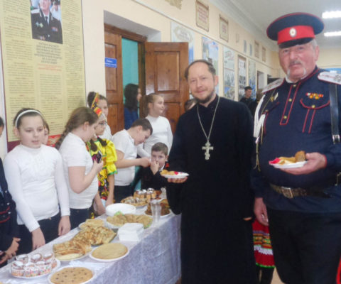 Священник посетил казачью школу